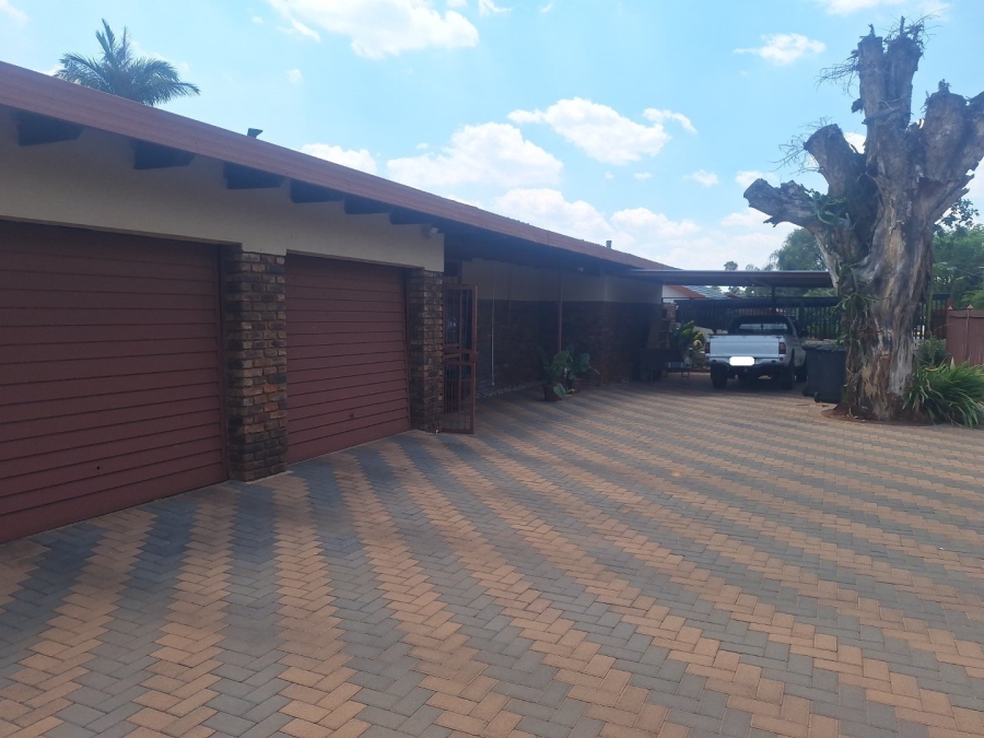 3 Bedroom Property for Sale in Dorandia Gauteng