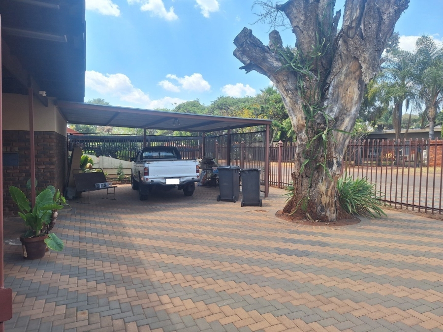 3 Bedroom Property for Sale in Dorandia Gauteng