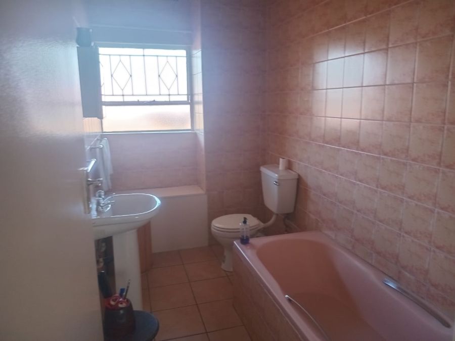 2 Bedroom Property for Sale in Albemarle Ext 1 Gauteng