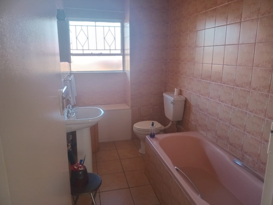 2 Bedroom Property for Sale in Albemarle Ext 1 Gauteng