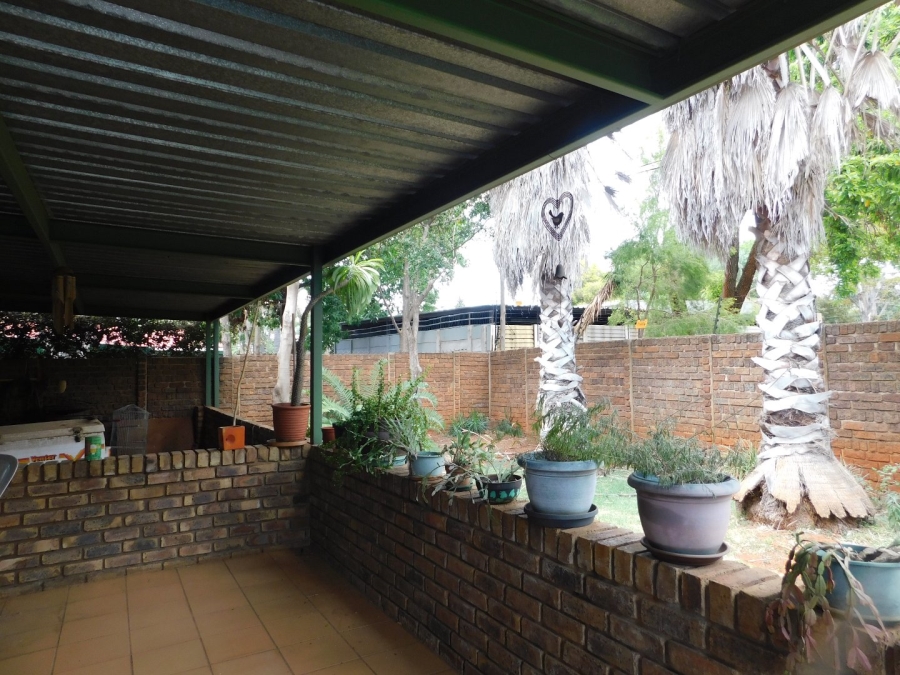 4 Bedroom Property for Sale in Dorandia Gauteng