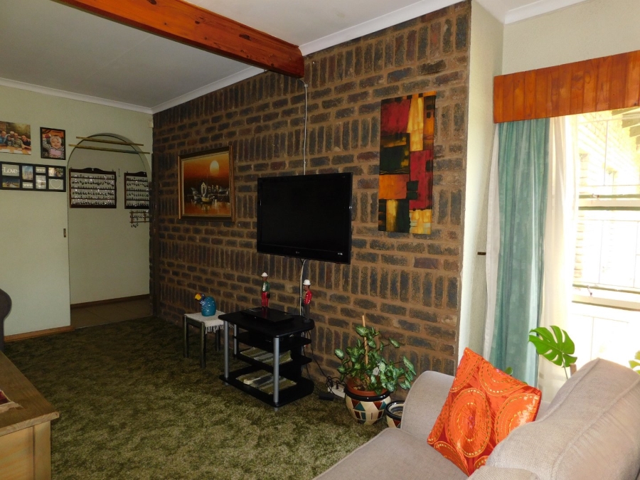 4 Bedroom Property for Sale in Dorandia Gauteng