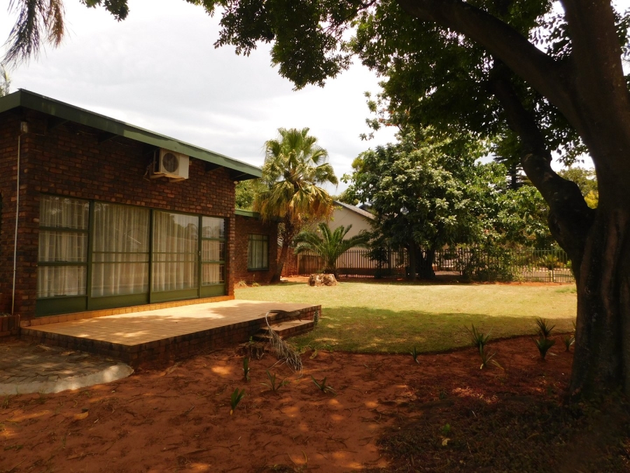 4 Bedroom Property for Sale in Dorandia Gauteng