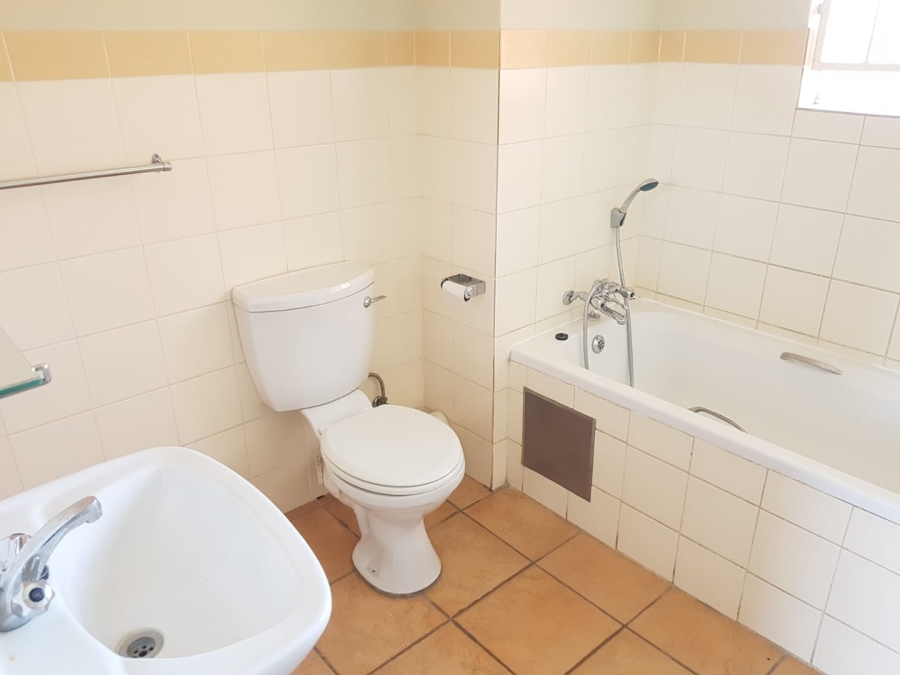 To Let 2 Bedroom Property for Rent in Die Wilgers Gauteng