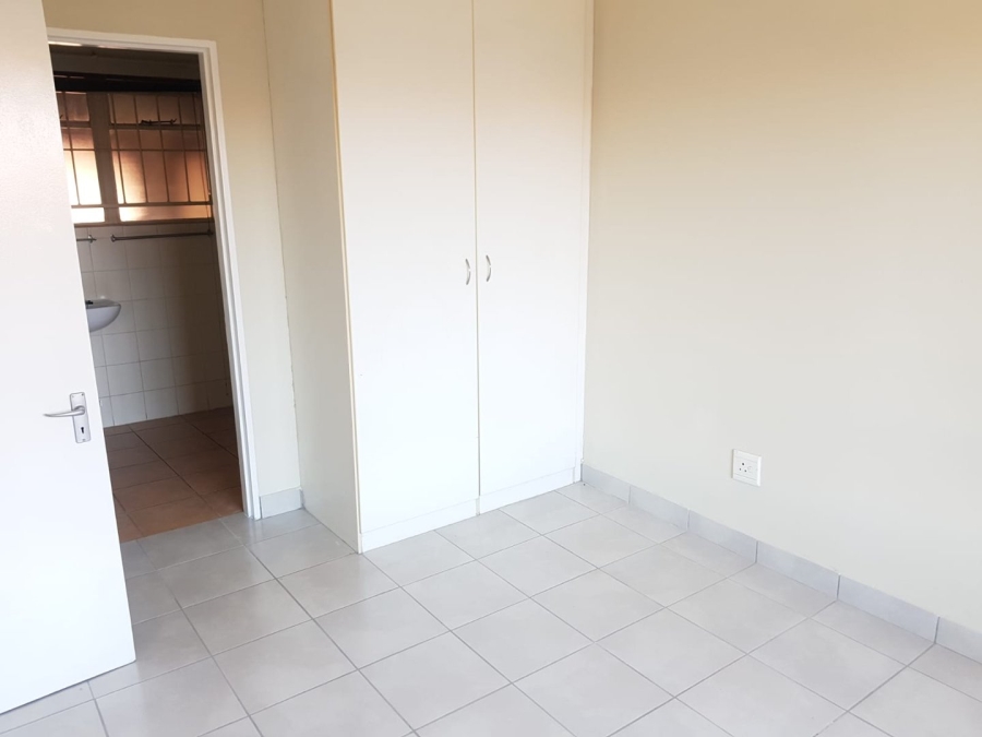 To Let 2 Bedroom Property for Rent in Die Wilgers Gauteng