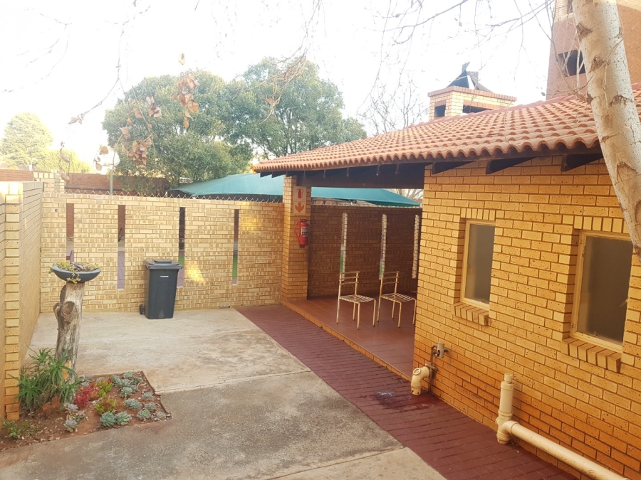 To Let 2 Bedroom Property for Rent in Die Wilgers Gauteng