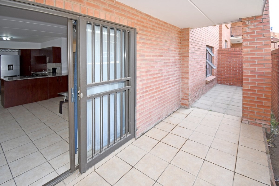 2 Bedroom Property for Sale in Summerfields Estate Gauteng