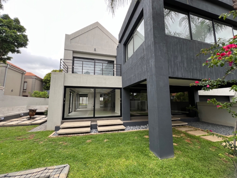 5 Bedroom Property for Sale in Silver Lakes Golf Estate Gauteng