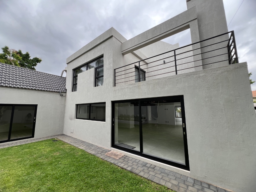 5 Bedroom Property for Sale in Silver Lakes Golf Estate Gauteng