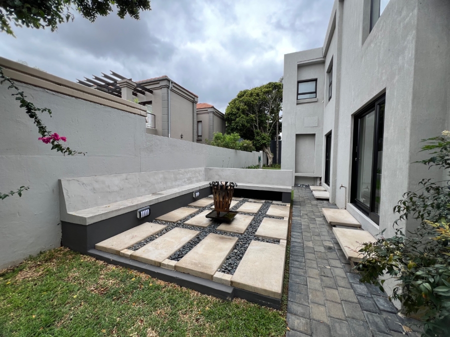 5 Bedroom Property for Sale in Silver Lakes Golf Estate Gauteng