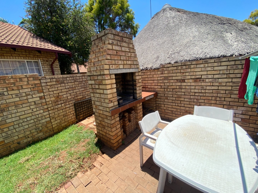 2 Bedroom Property for Sale in Highveld Gauteng