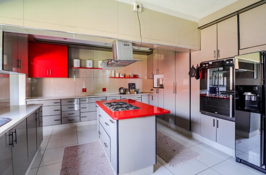 5 Bedroom Property for Sale in Illiondale Gauteng