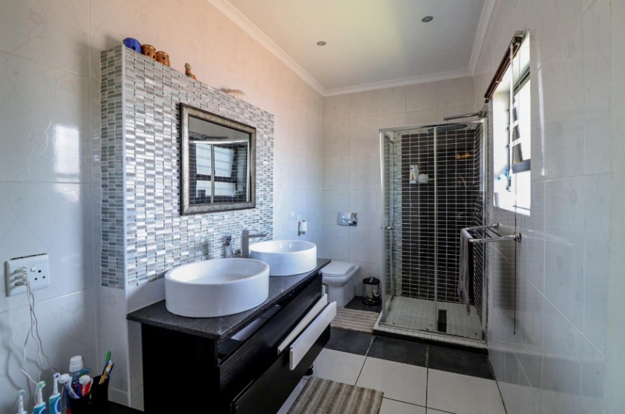 5 Bedroom Property for Sale in Illiondale Gauteng