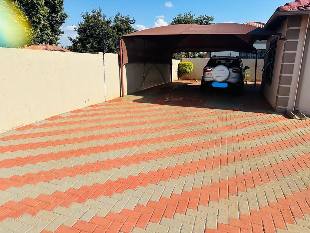 3 Bedroom Property for Sale in The Orchards Gauteng