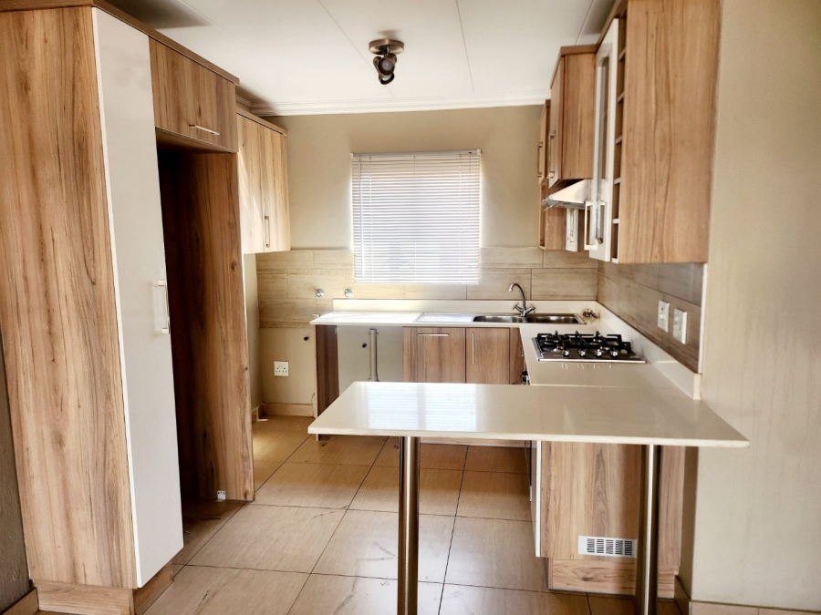 To Let 2 Bedroom Property for Rent in Andeon Gauteng