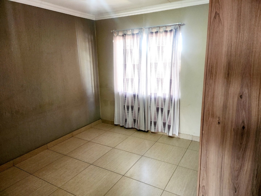 To Let 2 Bedroom Property for Rent in Andeon Gauteng