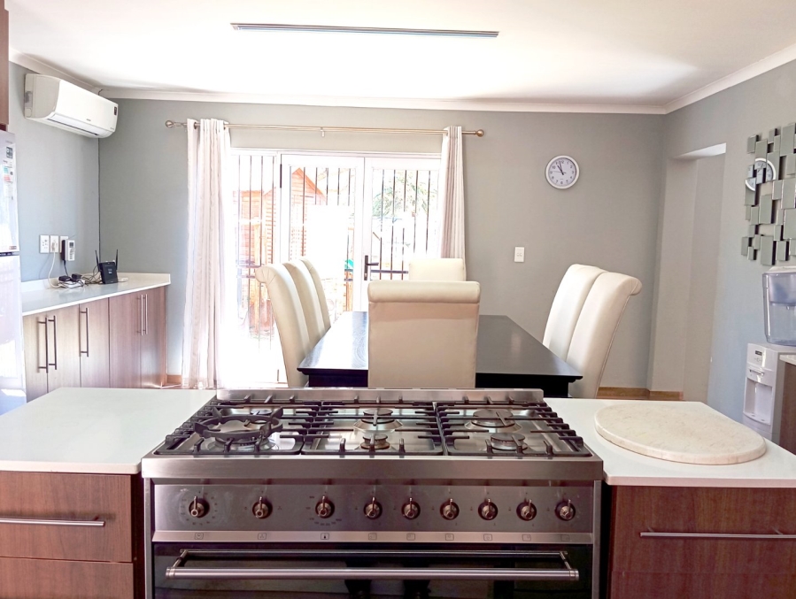 To Let 3 Bedroom Property for Rent in Strubensvallei Gauteng