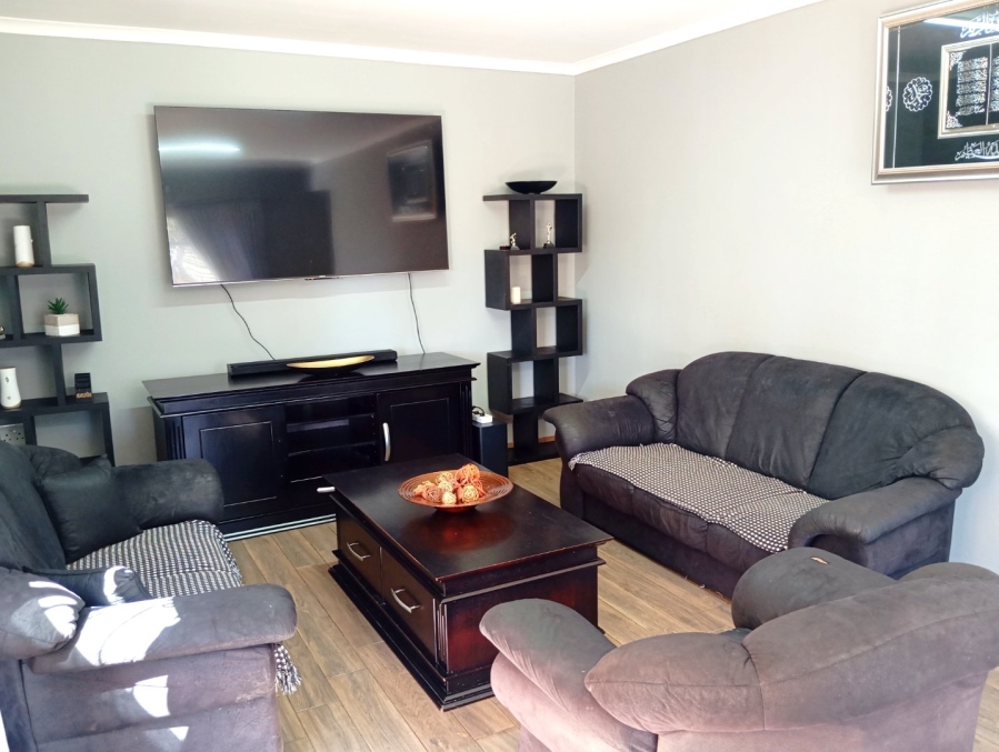 To Let 3 Bedroom Property for Rent in Strubensvallei Gauteng