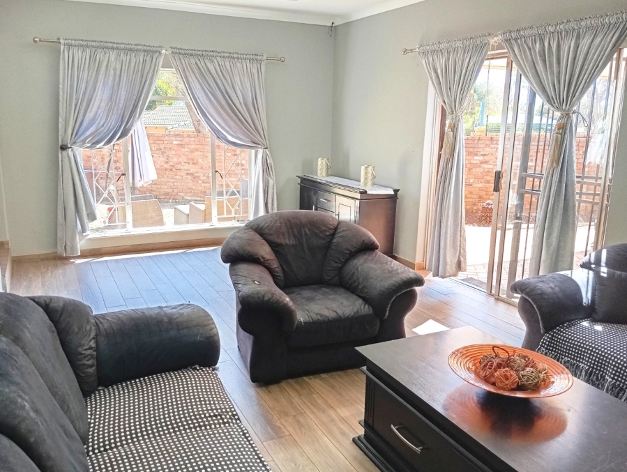 To Let 3 Bedroom Property for Rent in Strubensvallei Gauteng