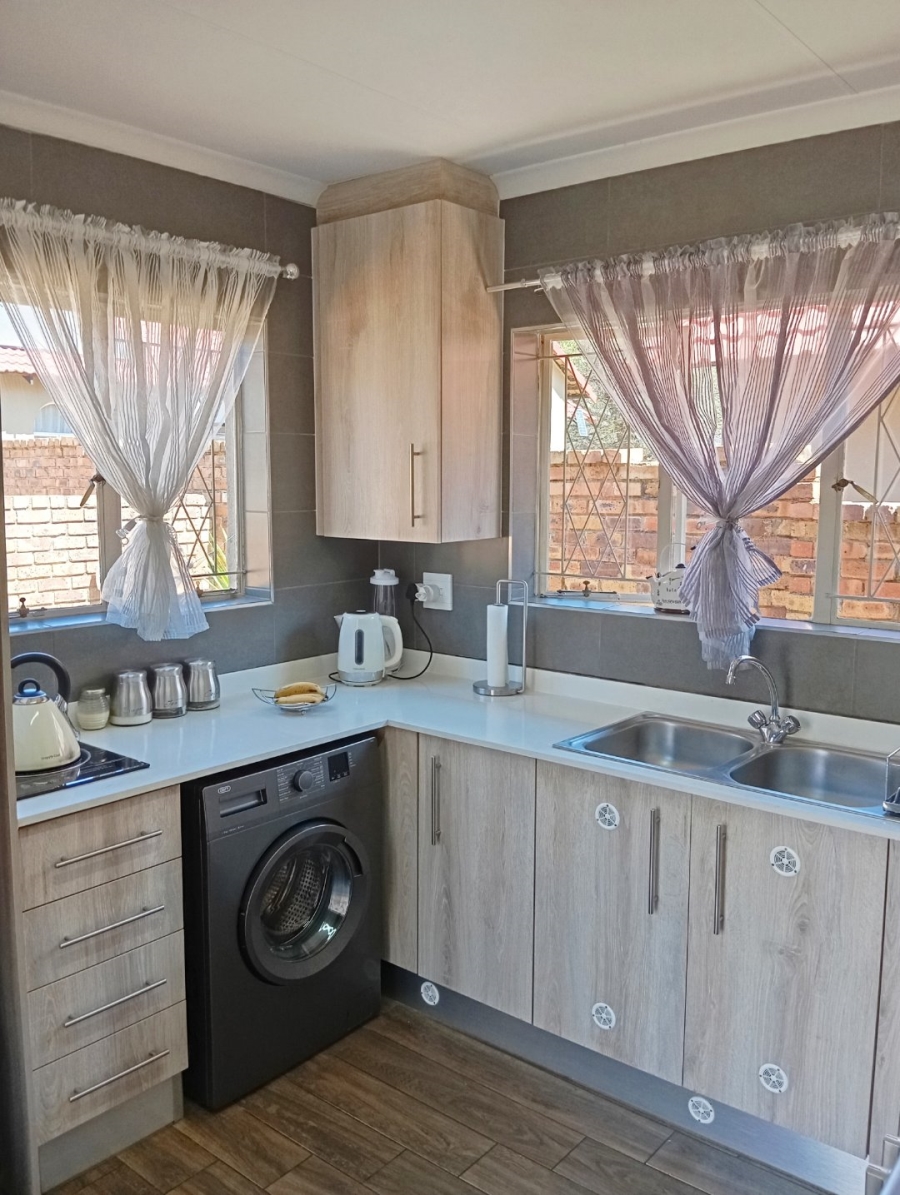 To Let 3 Bedroom Property for Rent in Strubensvallei Gauteng