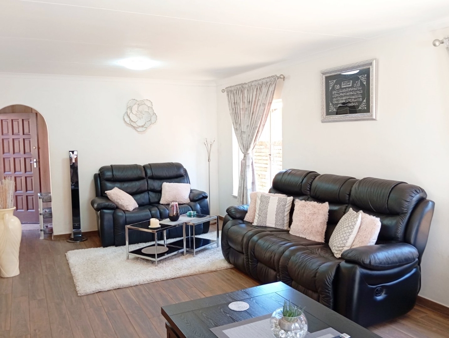 To Let 3 Bedroom Property for Rent in Strubensvallei Gauteng