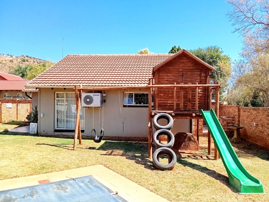 To Let 3 Bedroom Property for Rent in Strubensvallei Gauteng