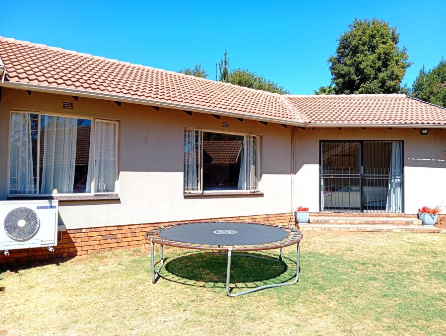 To Let 3 Bedroom Property for Rent in Strubensvallei Gauteng