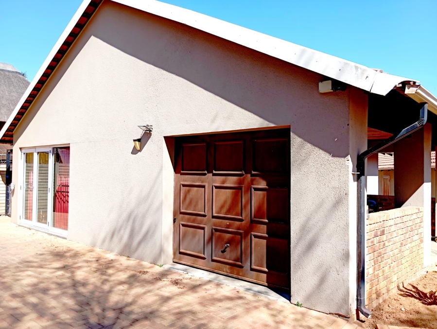 To Let 3 Bedroom Property for Rent in Strubensvallei Gauteng