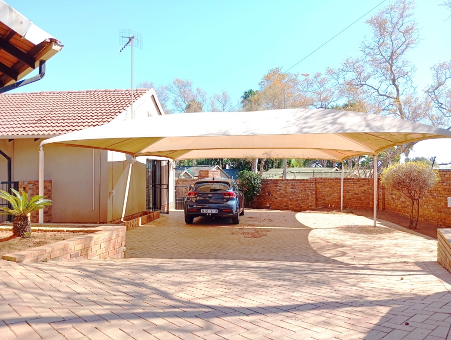 To Let 3 Bedroom Property for Rent in Strubensvallei Gauteng