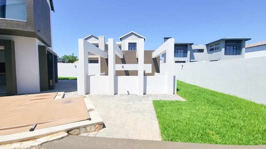 5 Bedroom Property for Sale in Six Fountains Residential Estate Gauteng