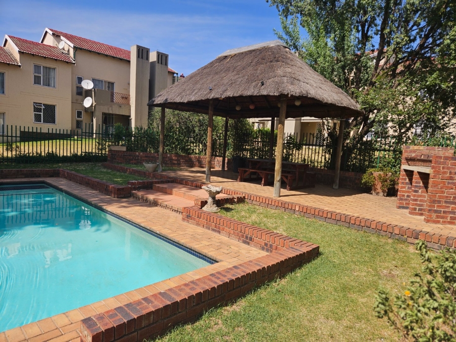 1 Bedroom Property for Sale in Bromhof Gauteng