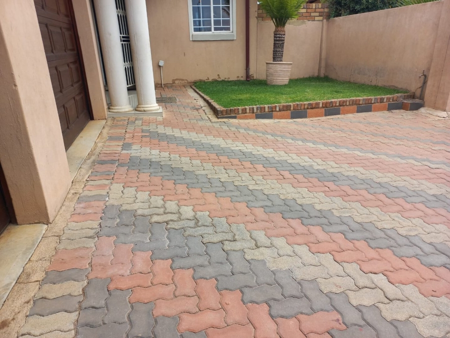 To Let 3 Bedroom Property for Rent in Nellmapius Gauteng