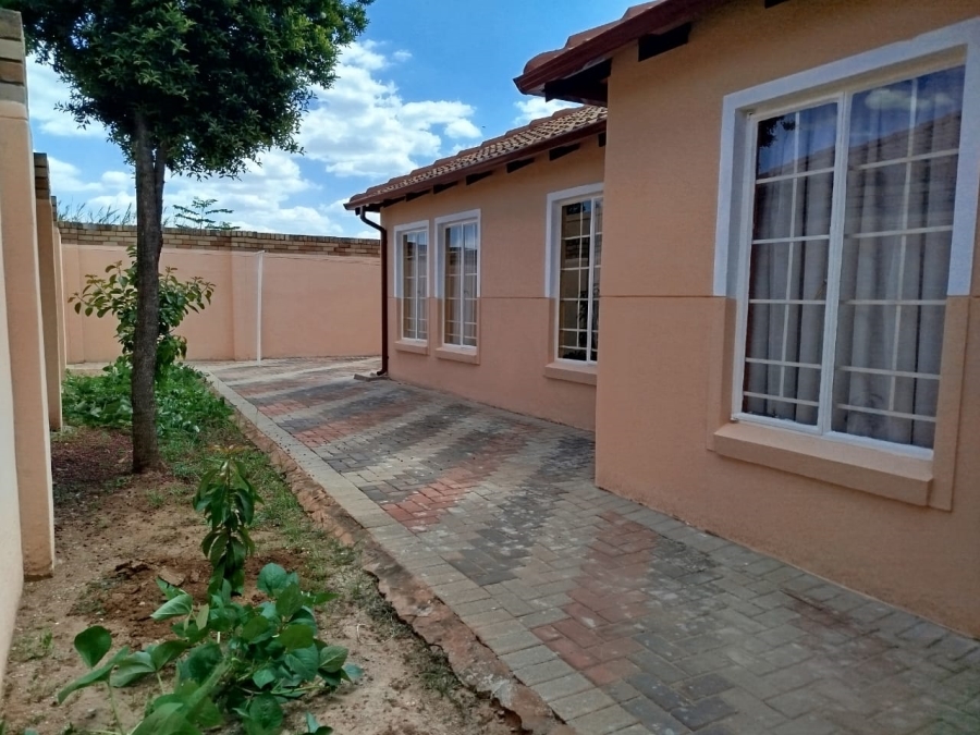 To Let 3 Bedroom Property for Rent in Nellmapius Gauteng