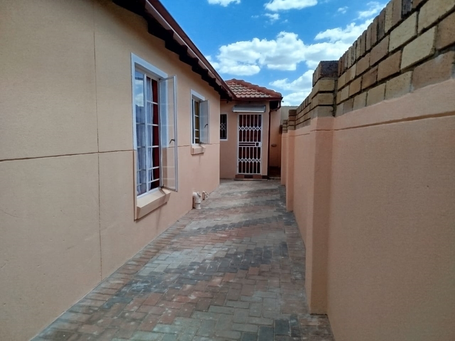 To Let 3 Bedroom Property for Rent in Nellmapius Gauteng