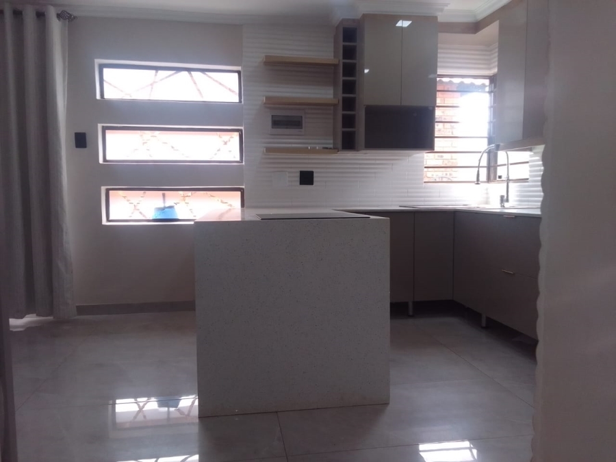 To Let 3 Bedroom Property for Rent in Protea Glen Gauteng