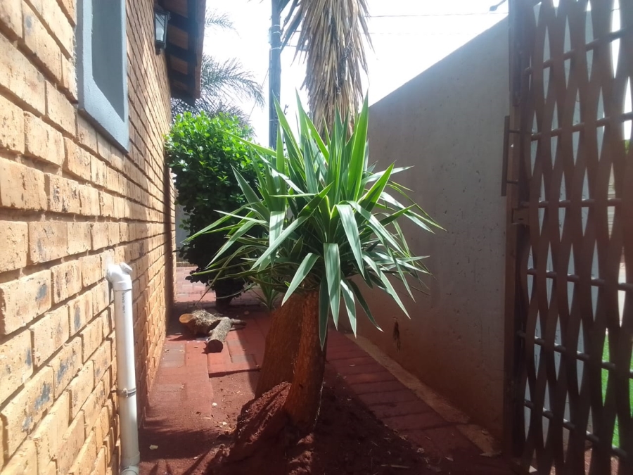 To Let 3 Bedroom Property for Rent in Protea Glen Gauteng