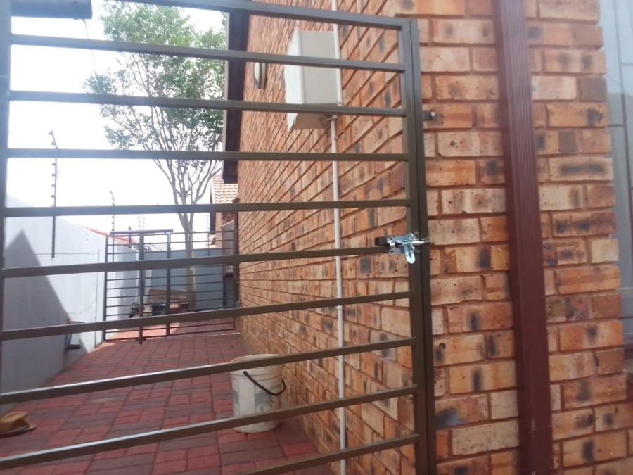 To Let 3 Bedroom Property for Rent in Protea Glen Gauteng