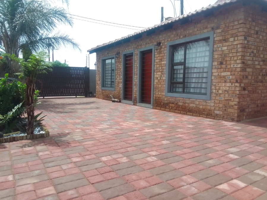 To Let 3 Bedroom Property for Rent in Protea Glen Gauteng