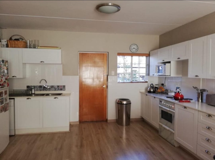 To Let 3 Bedroom Property for Rent in Robindale Gauteng