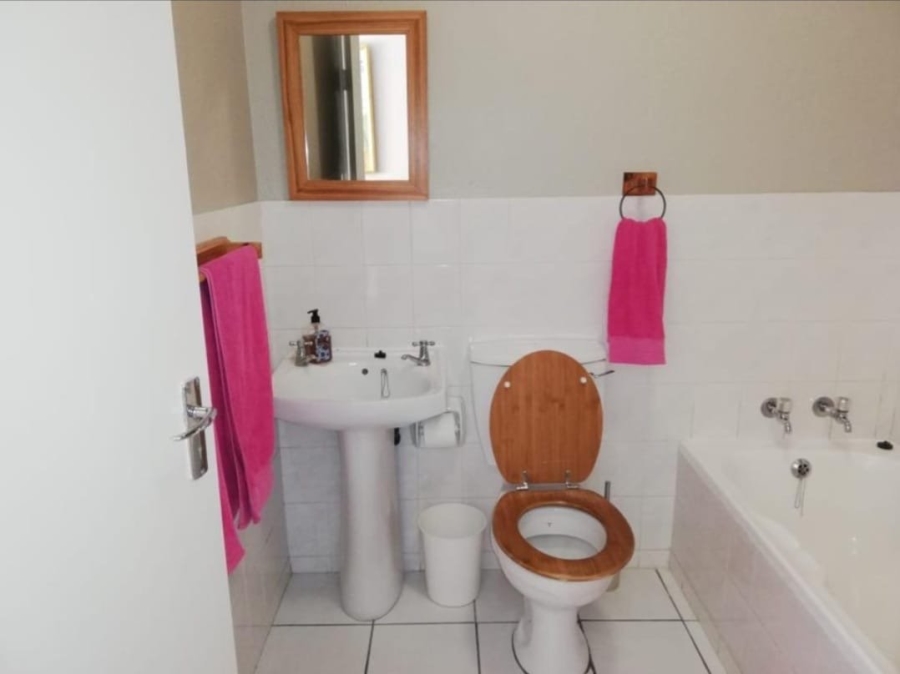 To Let 3 Bedroom Property for Rent in Robindale Gauteng