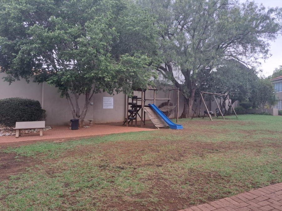 To Let 3 Bedroom Property for Rent in Robindale Gauteng