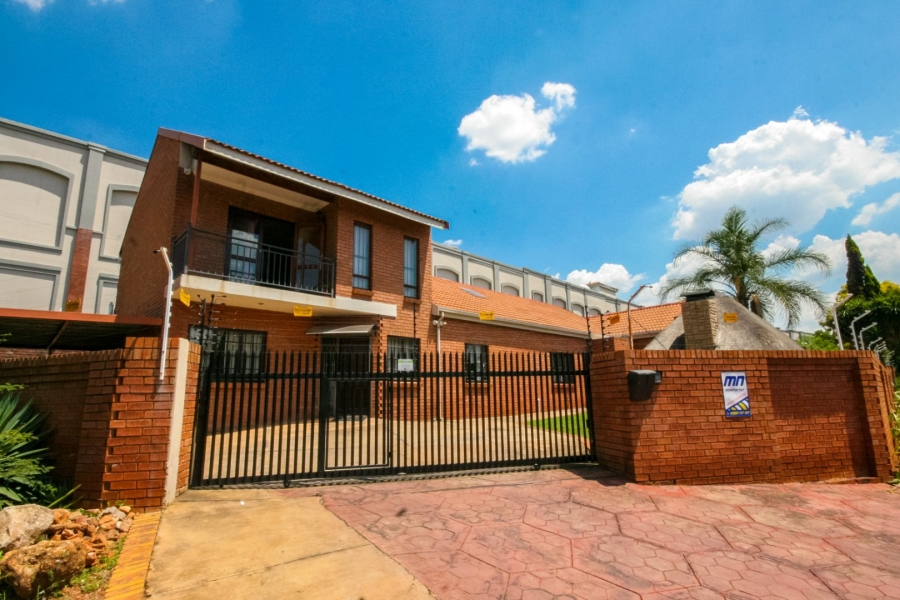 4 Bedroom Property for Sale in Eldoraigne Gauteng