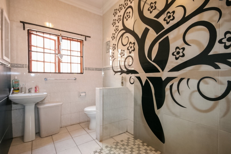 4 Bedroom Property for Sale in Eldoraigne Gauteng