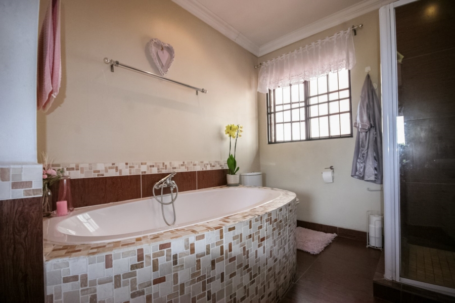 4 Bedroom Property for Sale in Eldoraigne Gauteng