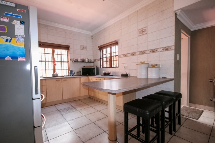 4 Bedroom Property for Sale in Eldoraigne Gauteng