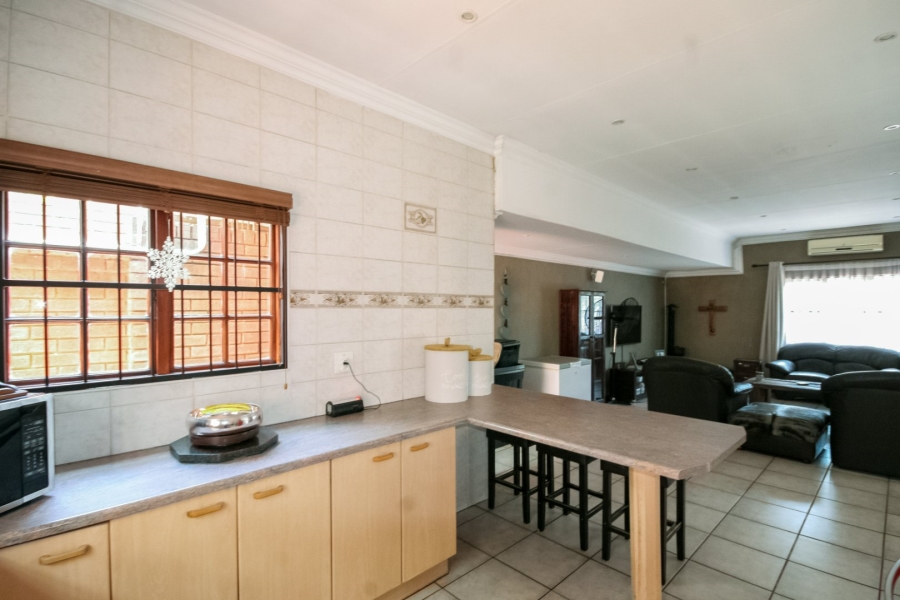 4 Bedroom Property for Sale in Eldoraigne Gauteng