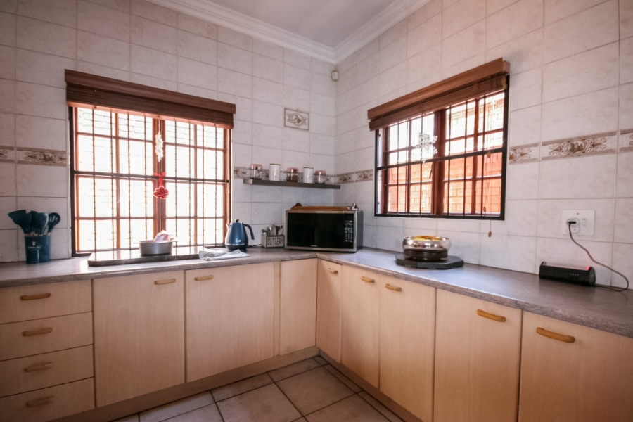 4 Bedroom Property for Sale in Eldoraigne Gauteng