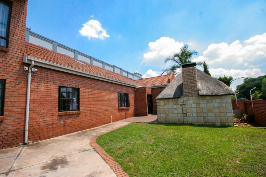 4 Bedroom Property for Sale in Eldoraigne Gauteng