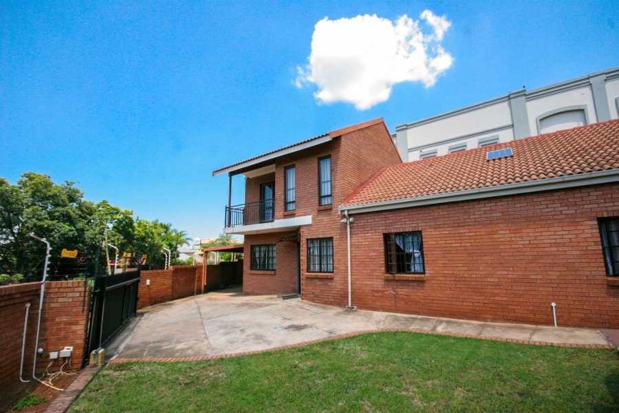 4 Bedroom Property for Sale in Eldoraigne Gauteng