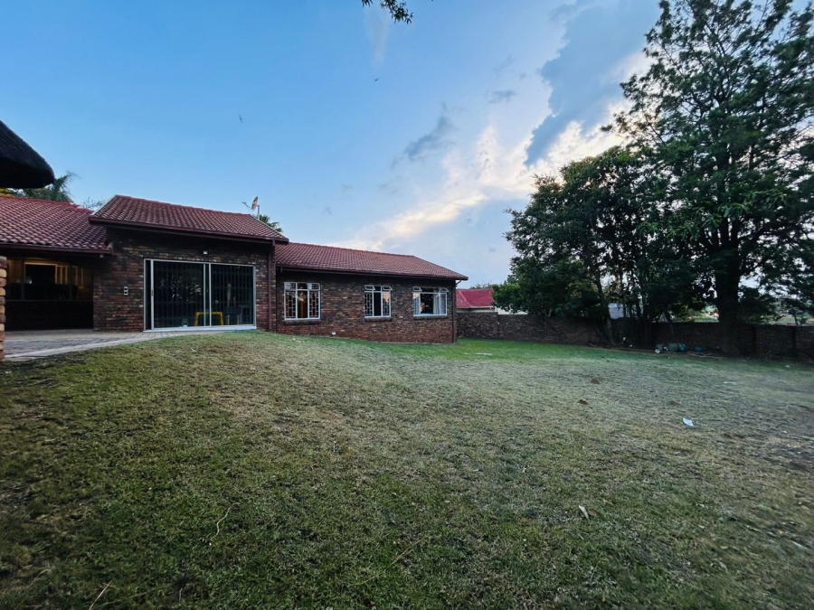 To Let 4 Bedroom Property for Rent in Rooihuiskraal Gauteng